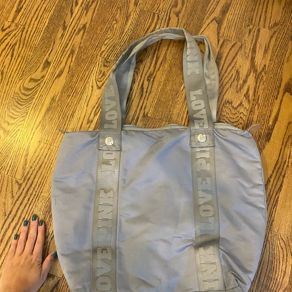Victoria’s Secret Pink brand bag in grey - Picture 2 of 2